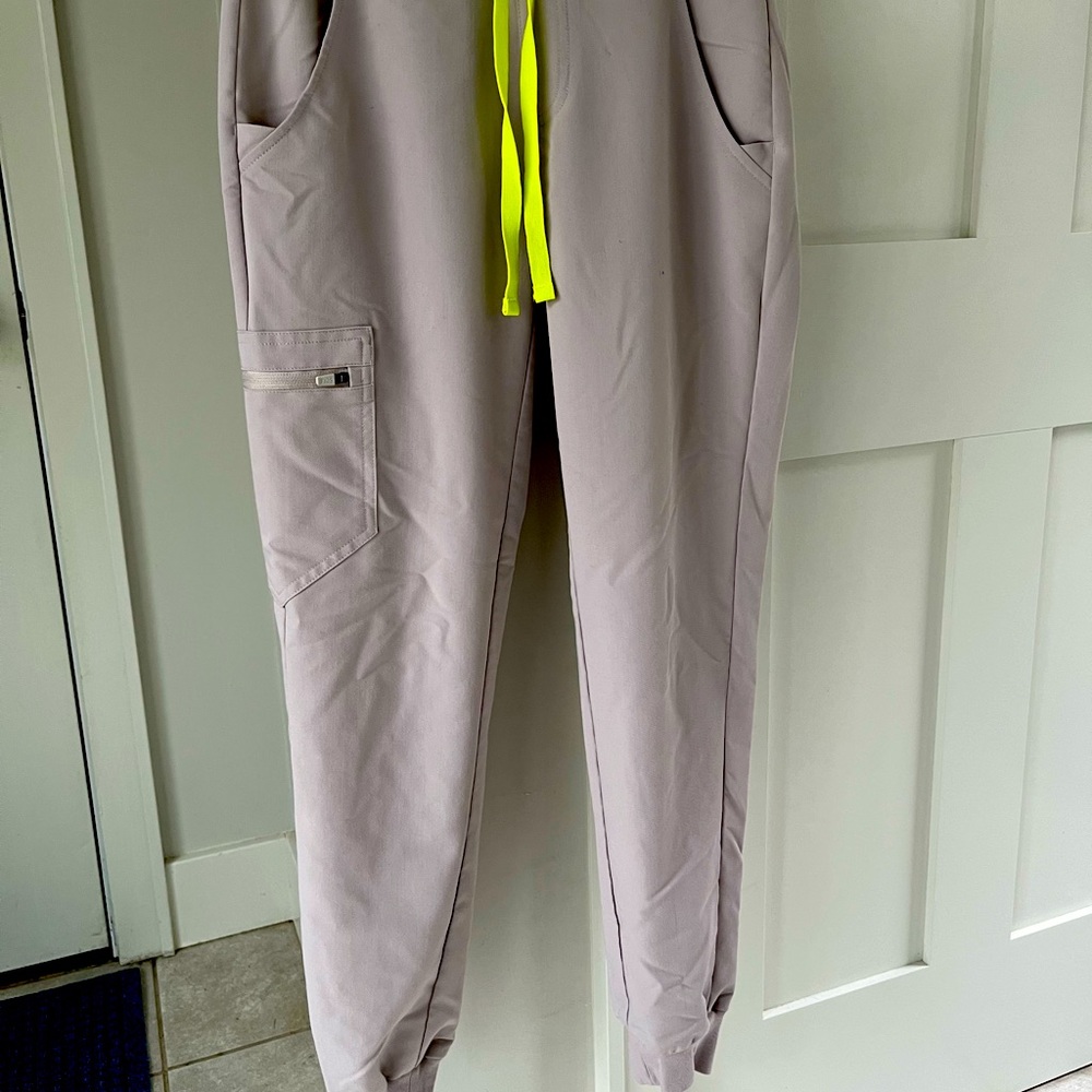 Figs XS Zamora cement pants
